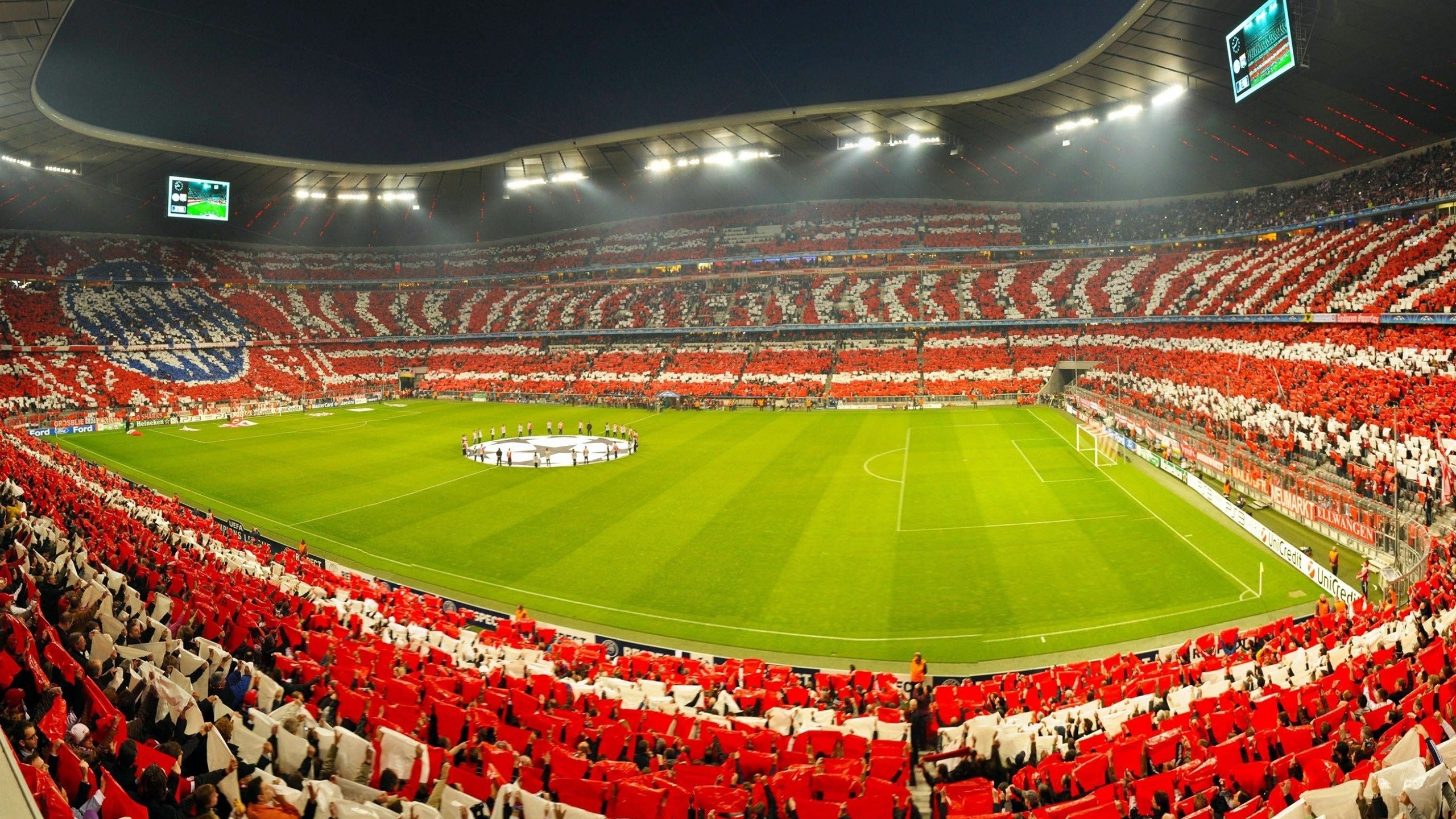 凌晨四点的对决，当绿茵场遇见篮球馆