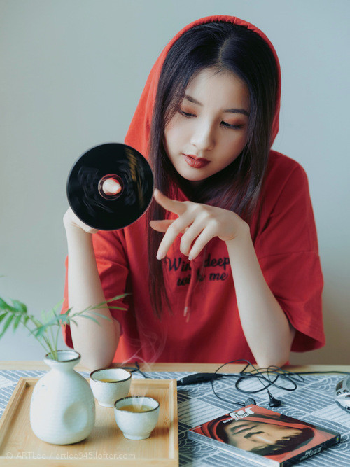 奇迹绿茵，2026世界杯E组冷门之夜，罗马尼亚众志成城演绎完美攻防，4-0横扫瑞士